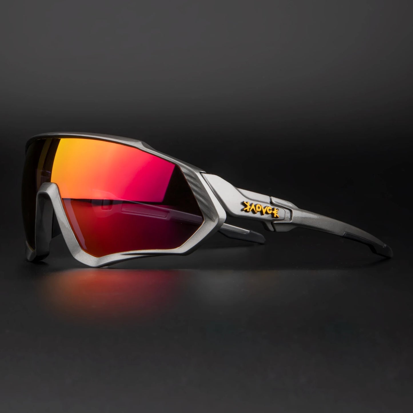 Photochromic Cycling Glasses