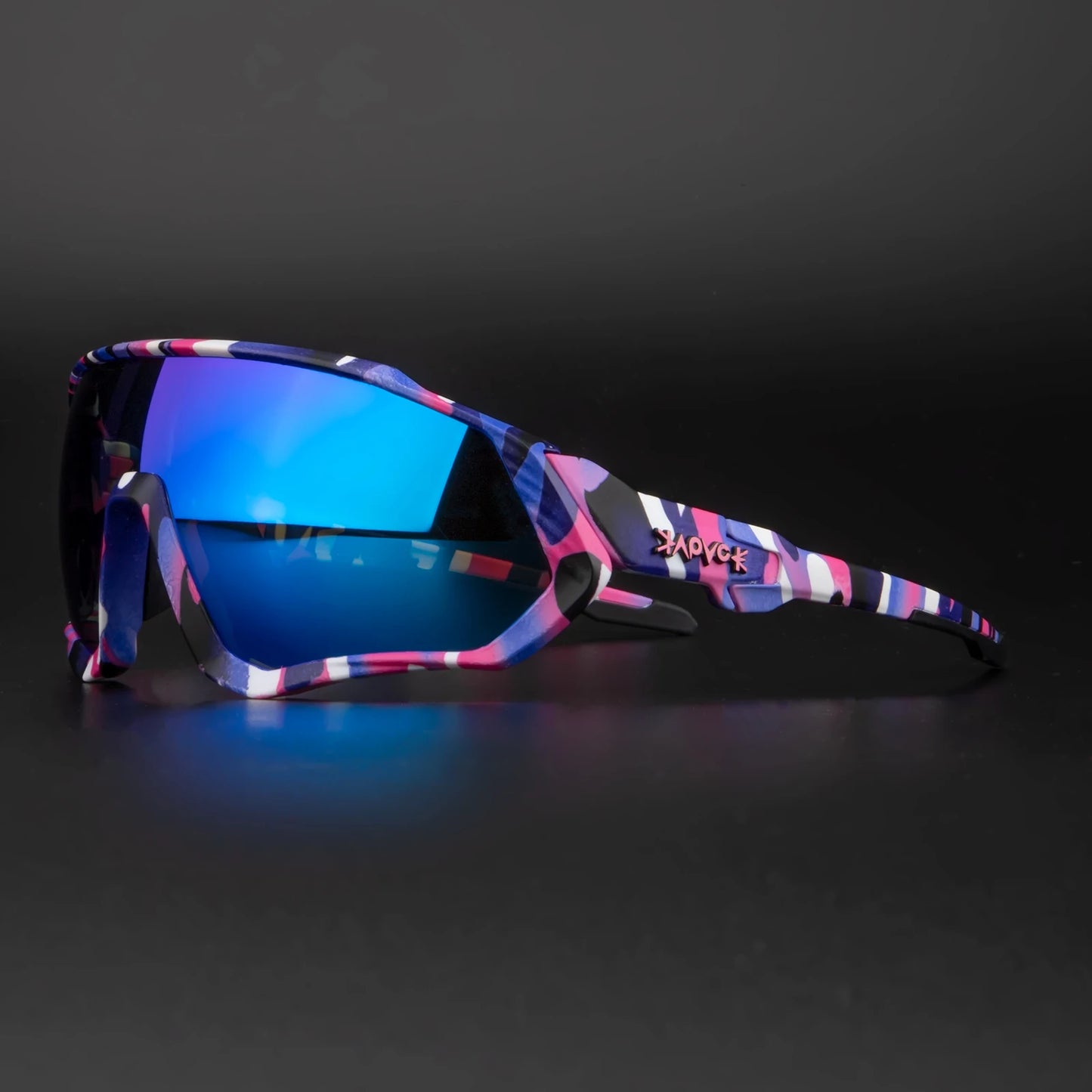 Photochromic Cycling Glasses