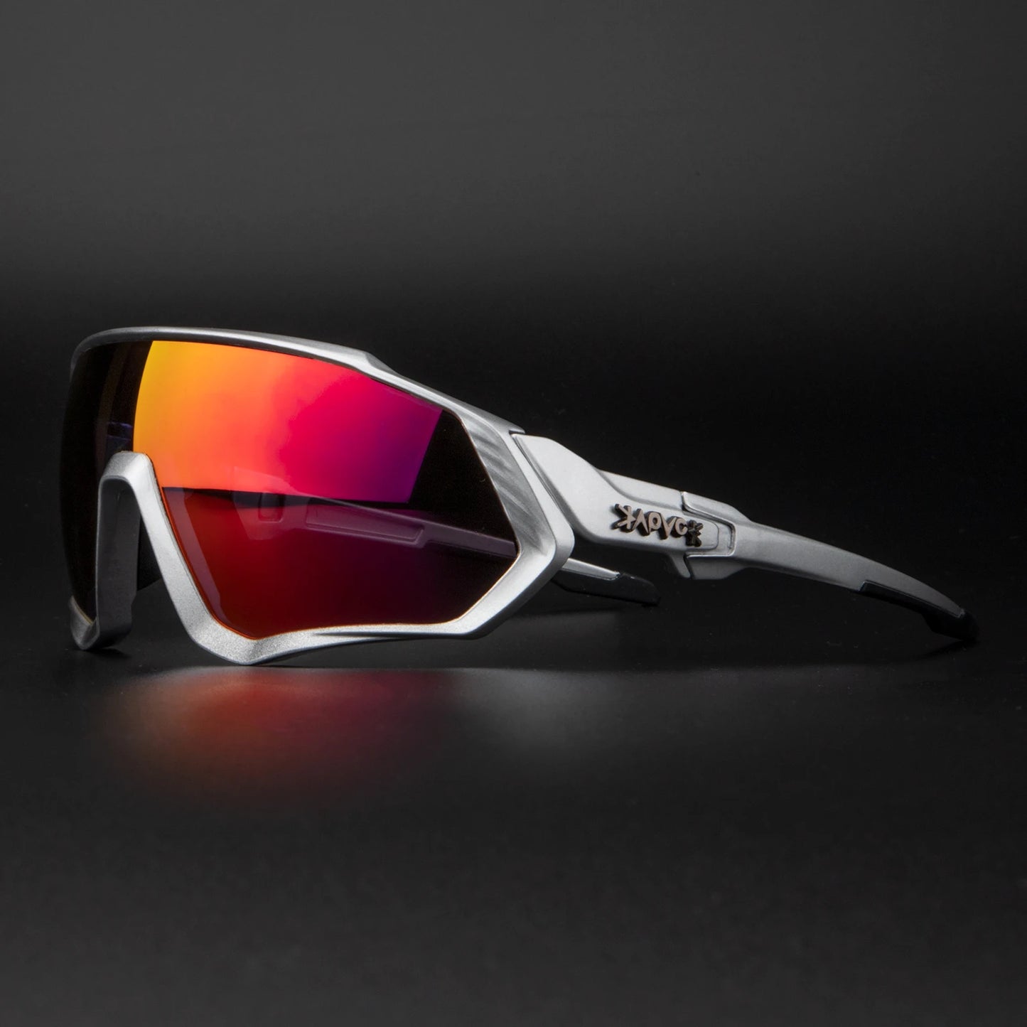 Photochromic Cycling Glasses
