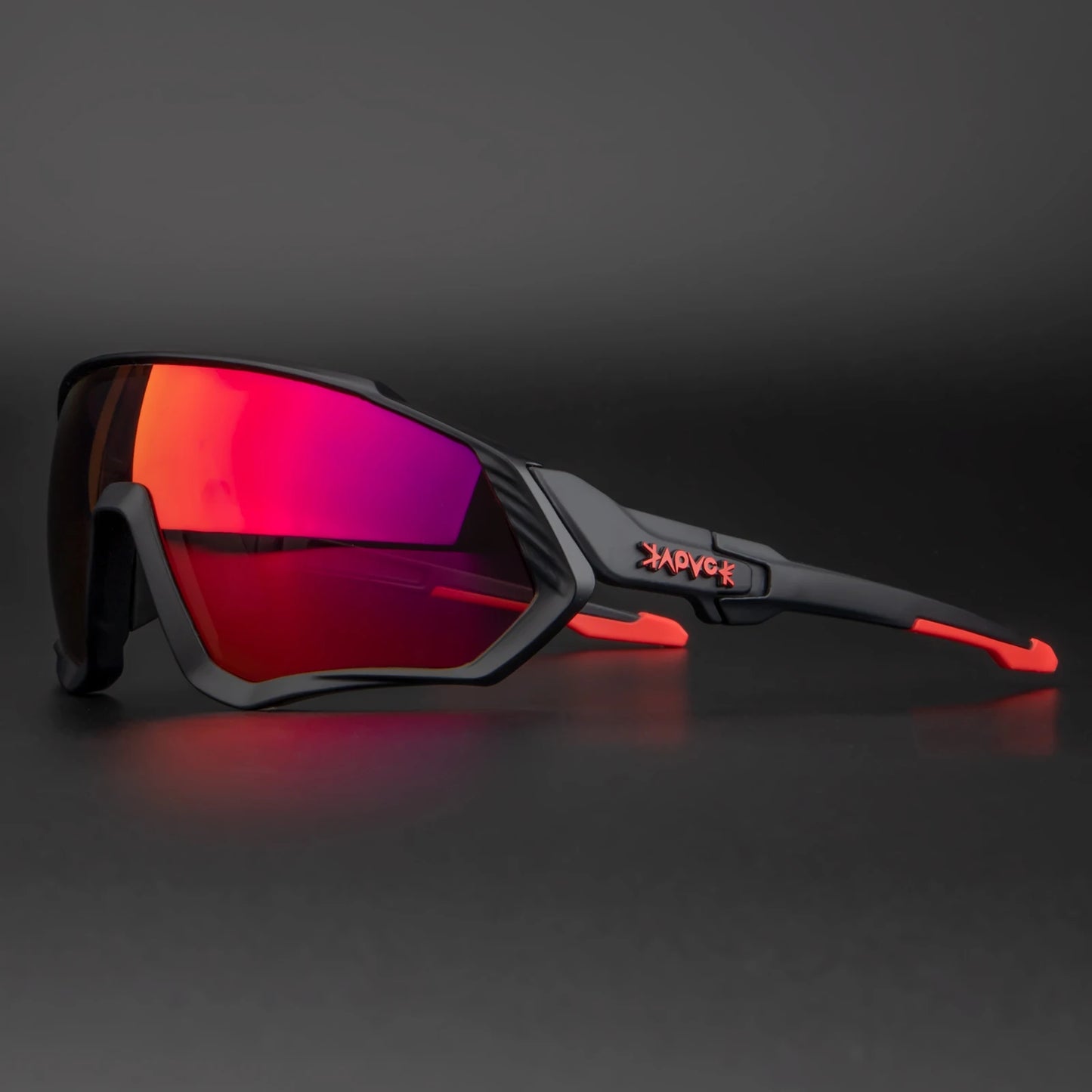 Photochromic Cycling Glasses