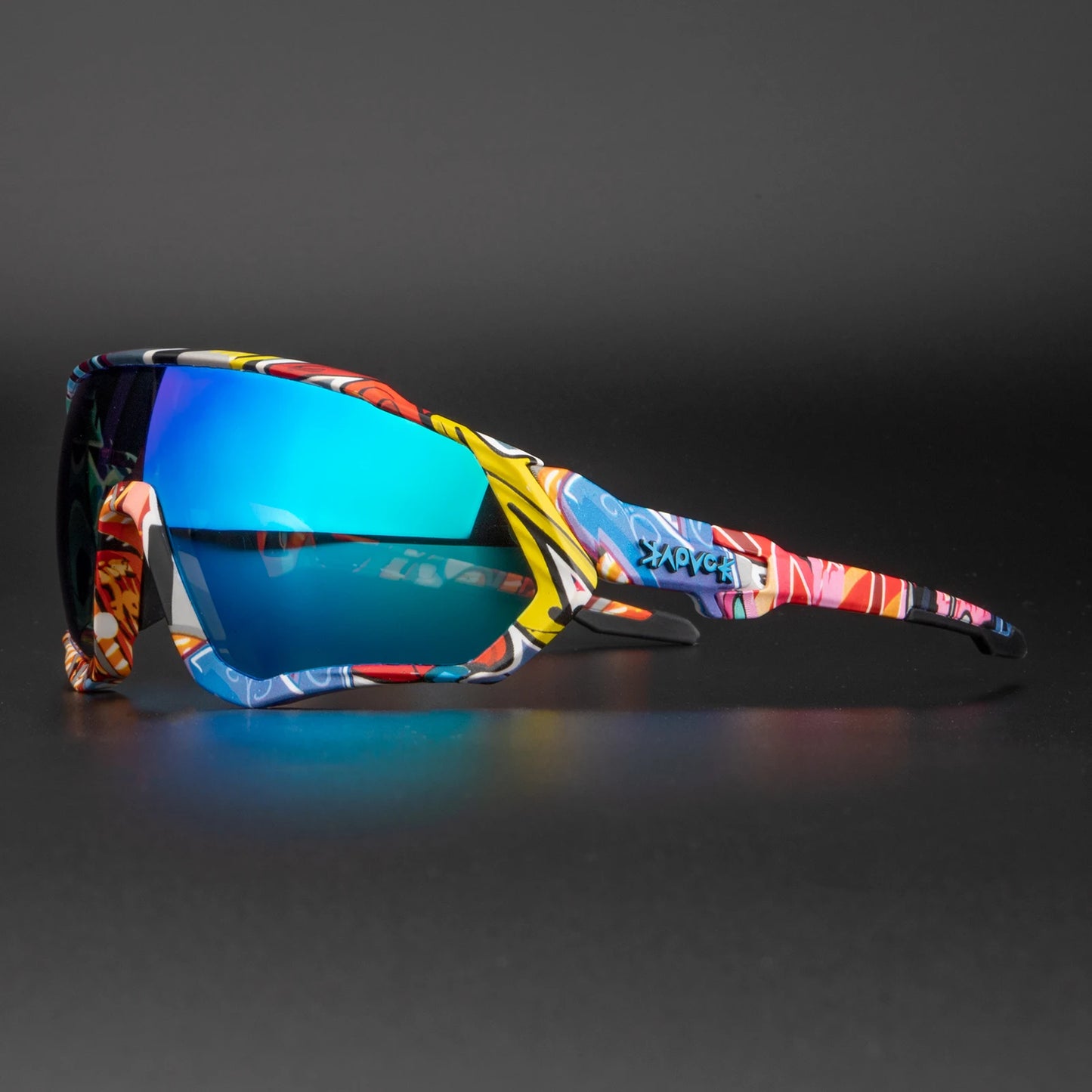 Photochromic Cycling Glasses