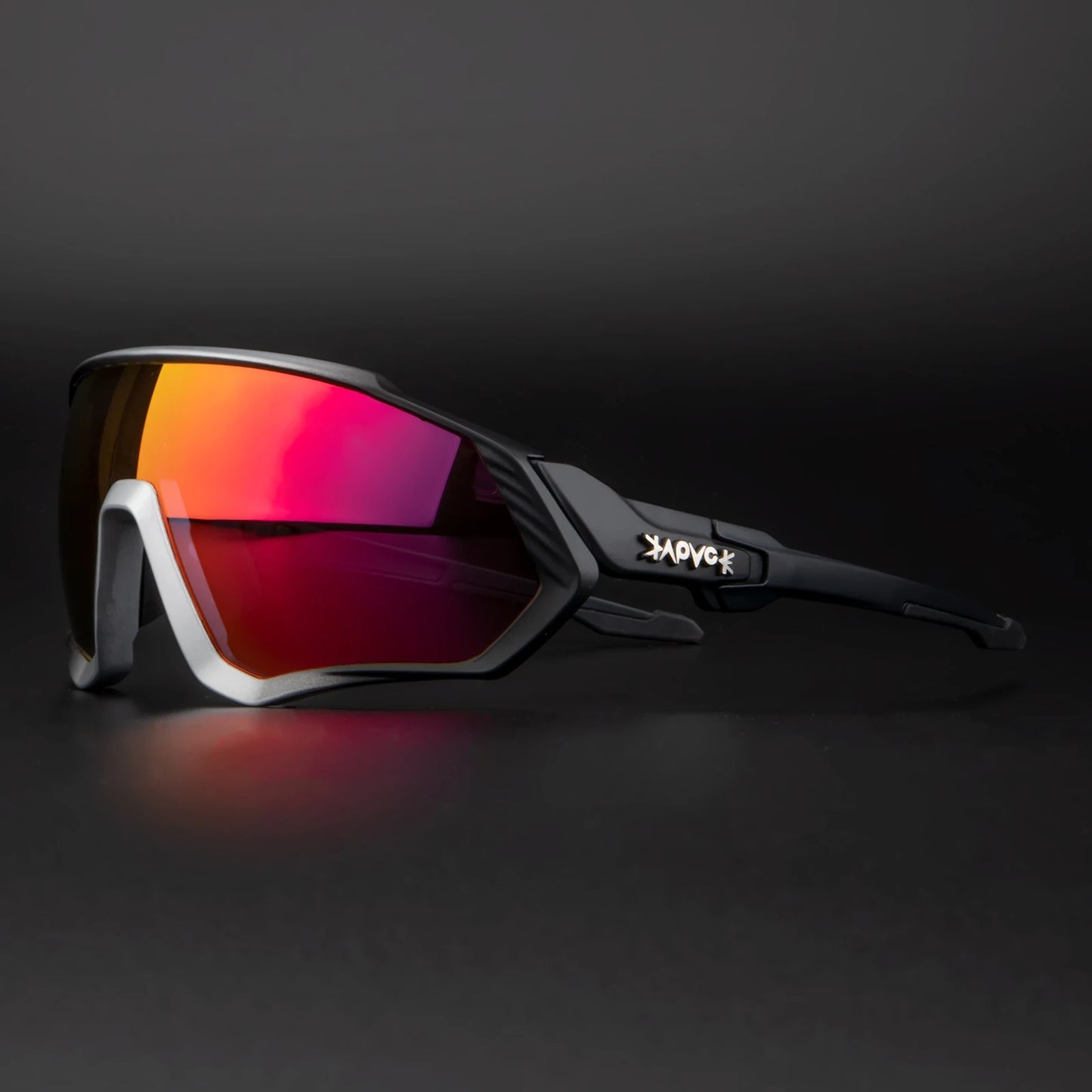 Photochromic Cycling Glasses