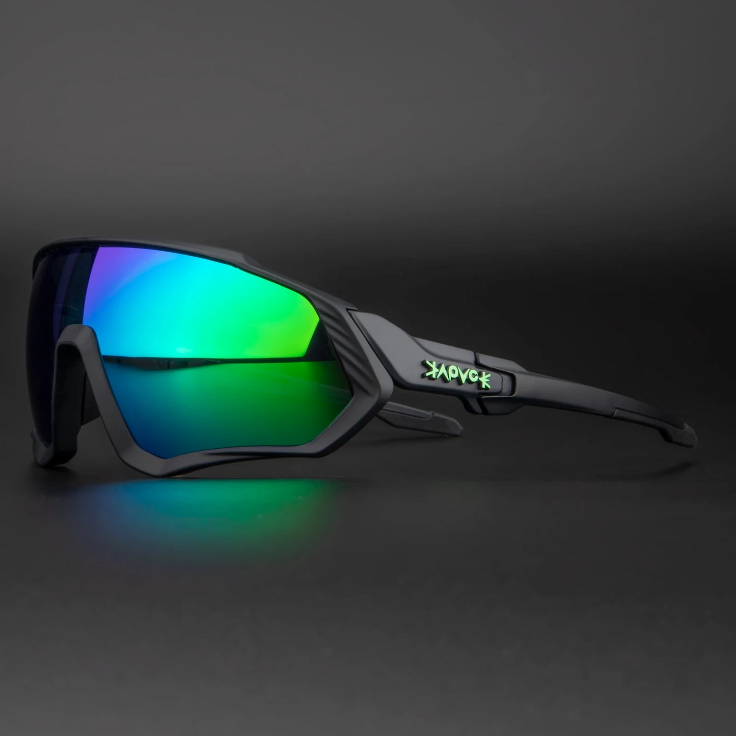 Photochromic Cycling Glasses