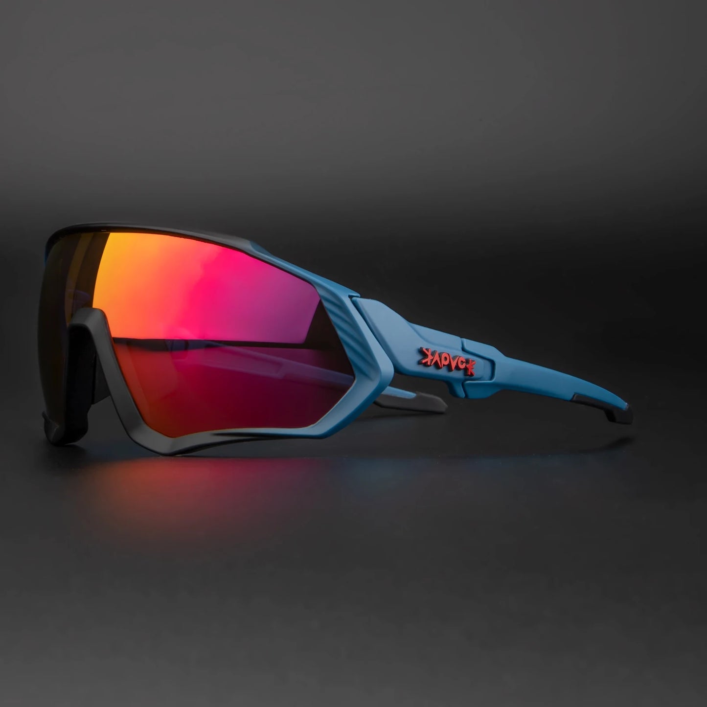 Photochromic Cycling Glasses