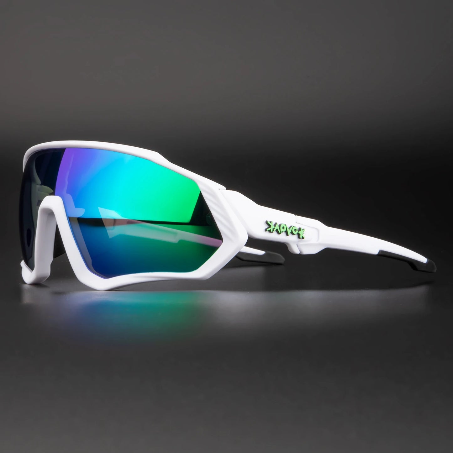 Photochromic Cycling Glasses