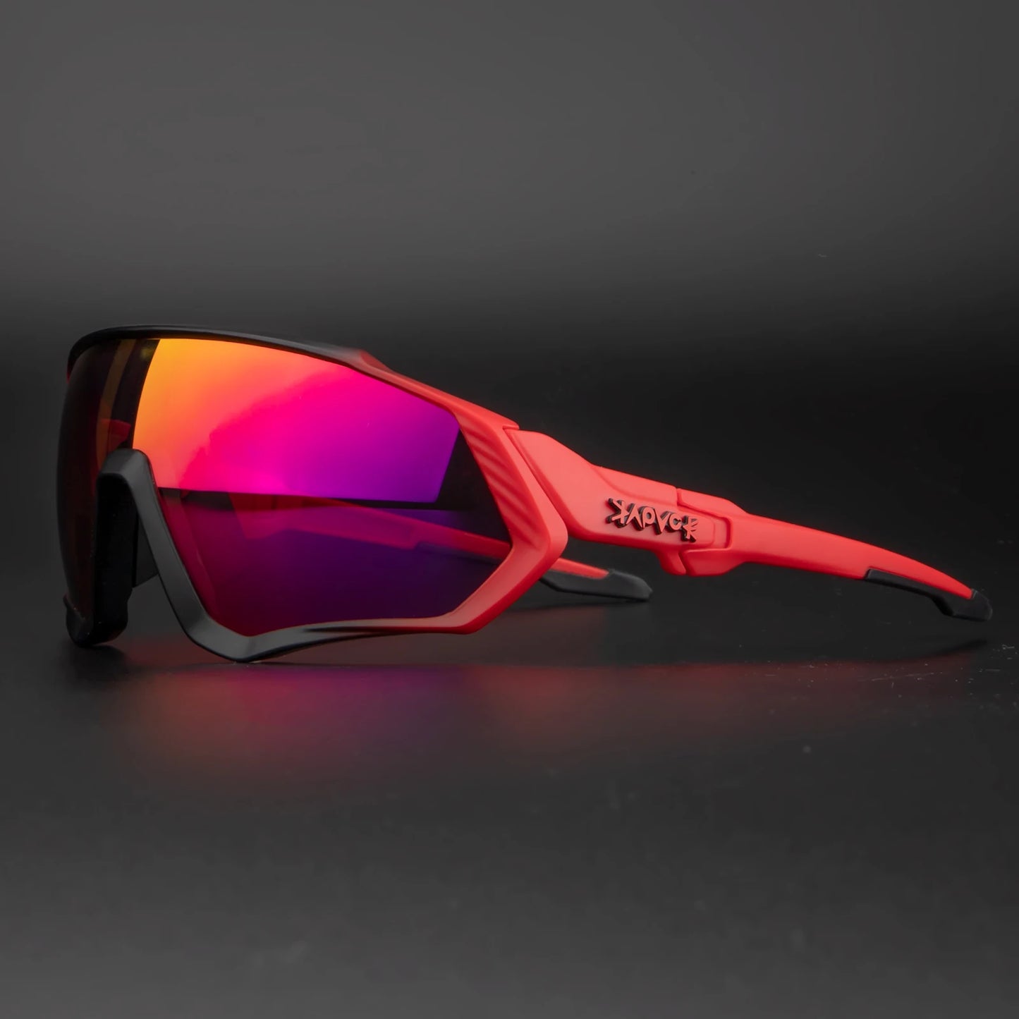 Photochromic Cycling Glasses
