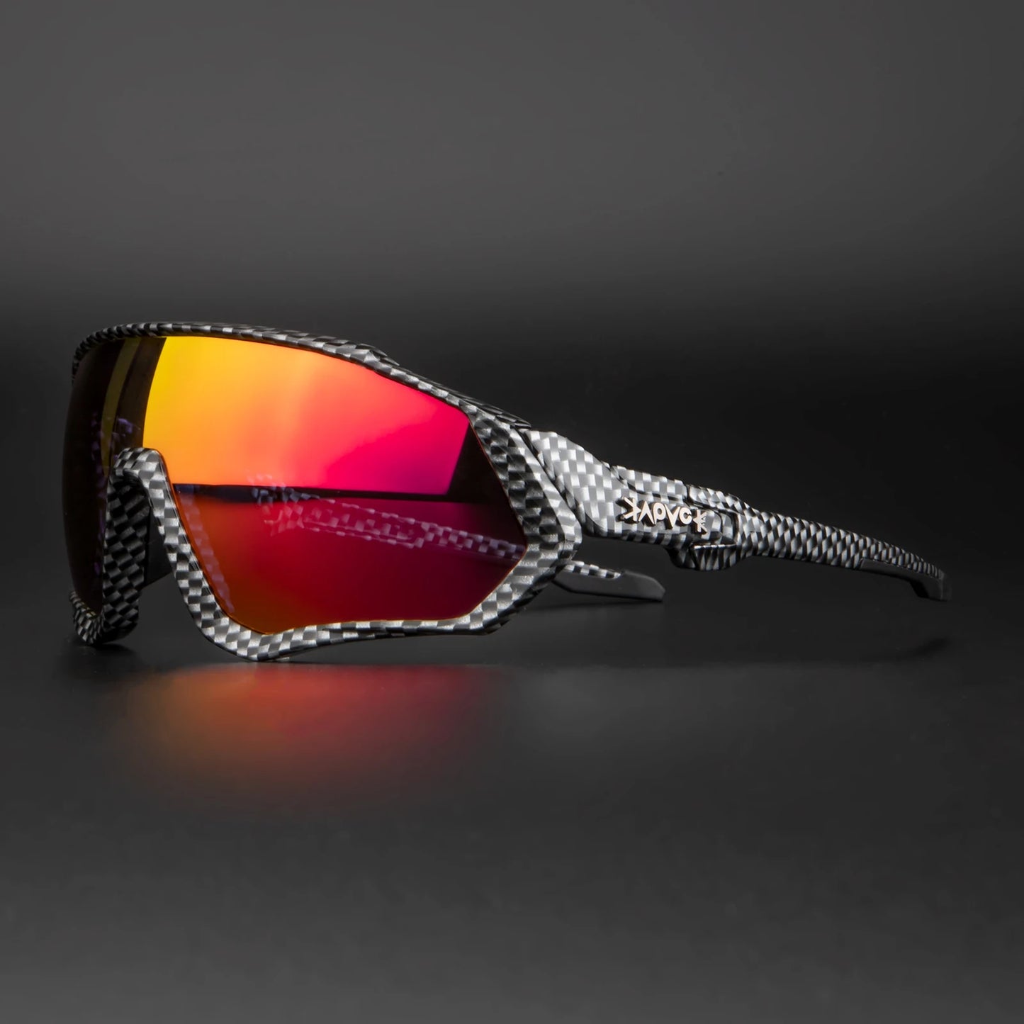 Photochromic Cycling Glasses