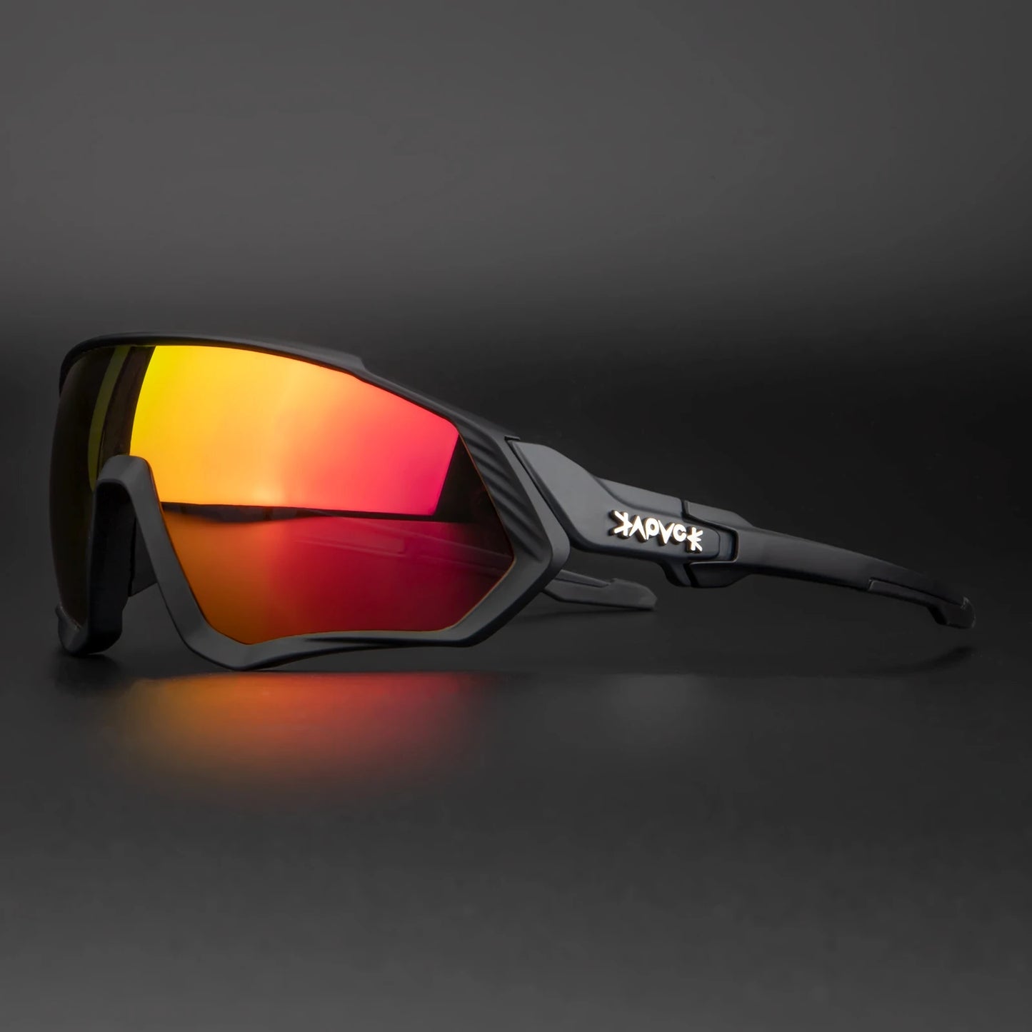 Photochromic Cycling Glasses